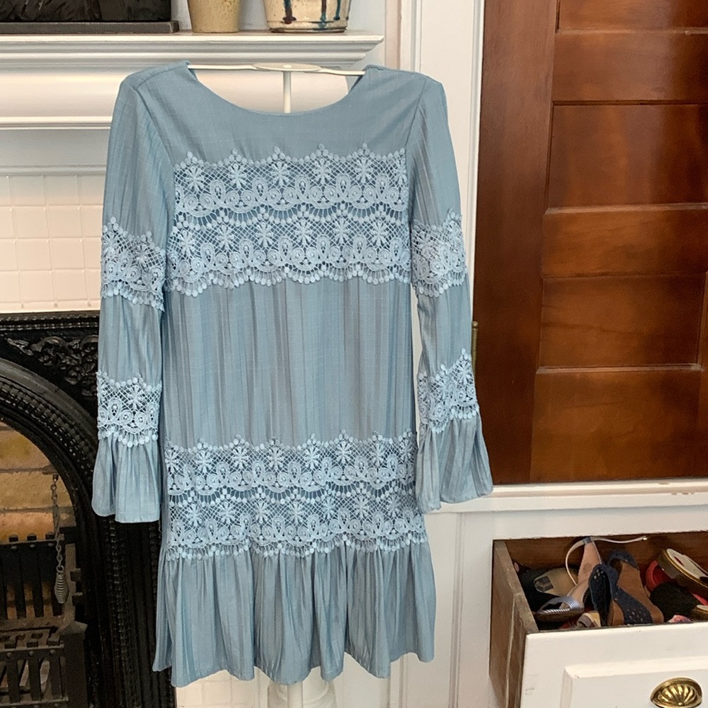 Gianni Bini bell sleeve girls dress. Worn once. Excellent condition
